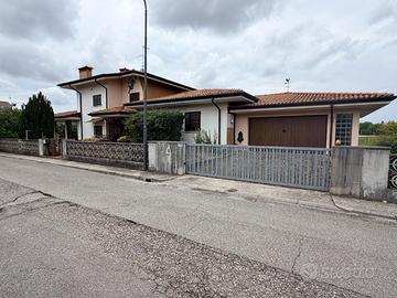 VILLA INDIPENDENTE CON AMPIO GIARDINO RECINTATO