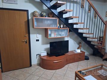 Set soggiorno: divano letto, parete e tavolino