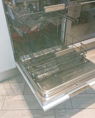 Lavastoviglie Whirlpool da incasso 6th Sense