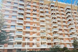 6 vani con box auto - viale croce rossa