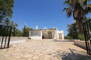 VILLA SINGOLA A OSTUNI