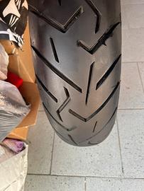 Coppia di pneumatici moto anteriore e posteriore
