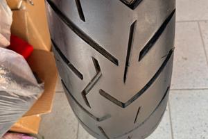 Coppia di pneumatici moto anteriore e posteriore