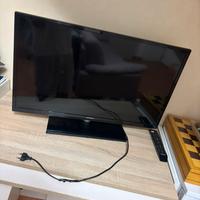 TV Hitachi 32 pollici con telecomando