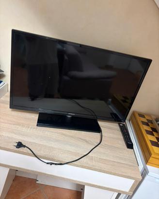 TV Hitachi 32 pollici con telecomando