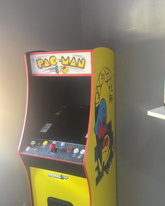 Cabinato nuovo comprato montato ed acceso due volt