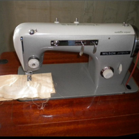 Macchina da cucire Wilson con mobiletto in legno