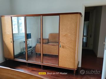 Set di mobili da camera da letto.