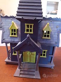 Casa del Mistero di Scooby Doo, con personaggi