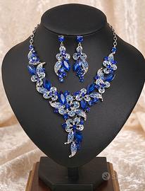 Set parure a tema floreale collana e orecchini