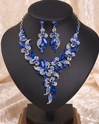 Set parure a tema floreale collana e orecchini