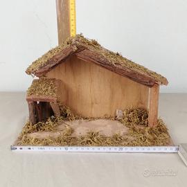 capanna presepe in legno, vuota