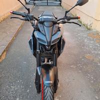 MOTO YAMAHA MT 125