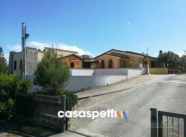 Attività / Licenza di 89119 m² con più di 5 locali