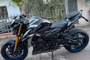 Suzuki gsxs 750