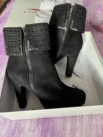 Stivaletto borchie con tacco nr.39 suede black