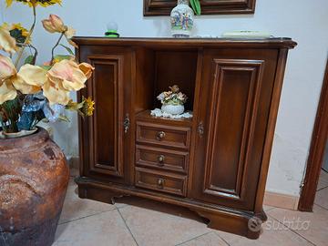 mobiletto e specchio