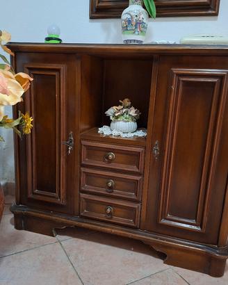 mobiletto e specchio