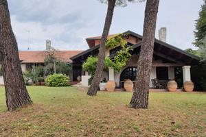 Villa in contesto residenziale