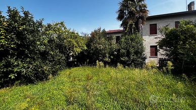 Porzione indipendente con 350 mq di scoperto