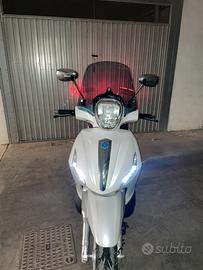 Beverly 300 con 3800 km originali