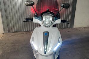 Beverly 300 con 3800 km originali
