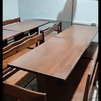 tavoli panche credenza piatti per pizza coltelli 
