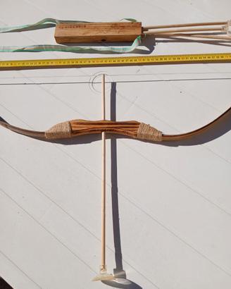 Arco in legno giocattolo + 4 frecce ventosa 