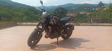 Triumph trident 660- full accessori originali