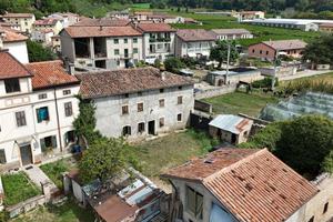 CASA SEMINDIPENDENTE A TREGNAGO