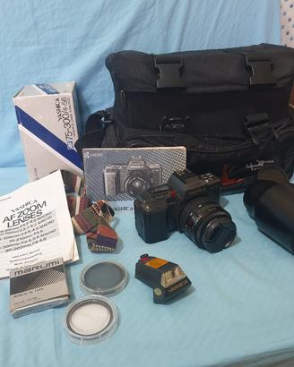 Yashica 230-AF con due obiettivi e borsa