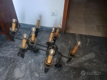 coppia di lampadari in metallo