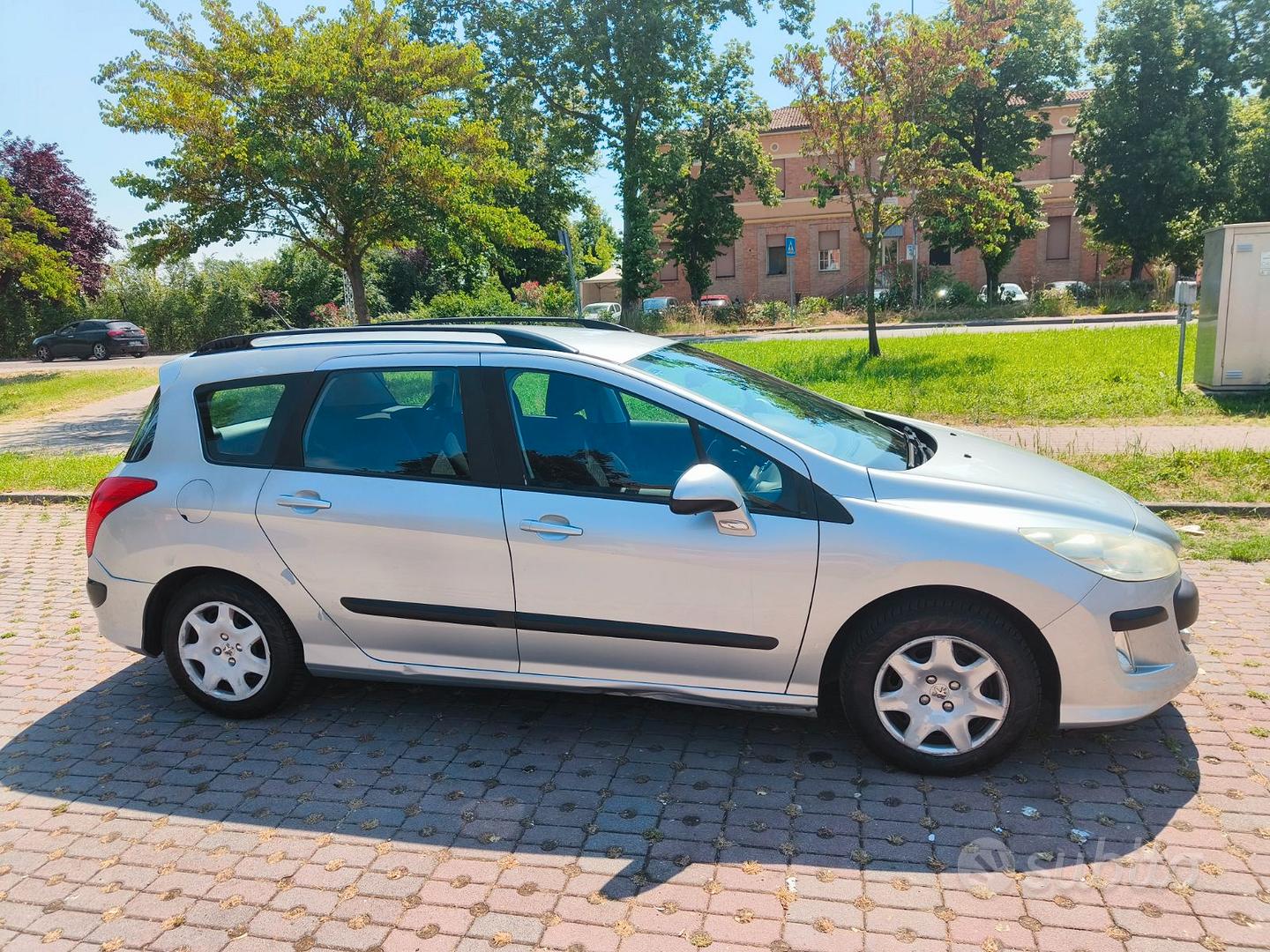 Peugeot 308 2011 photo 2