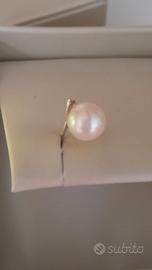 Orecchini a lobo in Oro Bianco 18k e Perle Natural