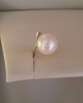 Orecchini a lobo in Oro Bianco 18k e Perle Natural