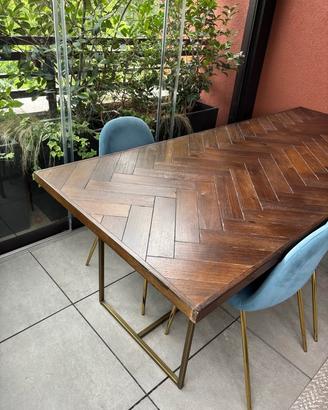 Tavolo in legno massiccio pari a nuovo