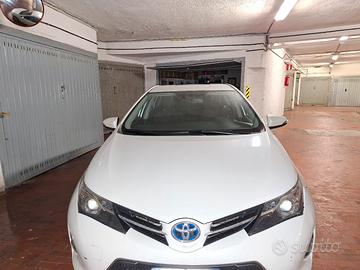 auris 1.8 benzina ibrida 2014 lounge