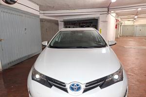 auris 1.8 benzina ibrida 2014 lounge
