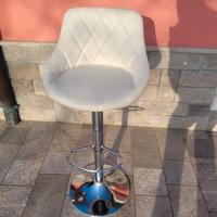 Sgabello da bar con schienale