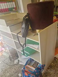 Arredi da negozio: bancone, stender abiti e pouf