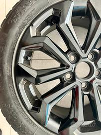 Gomme invernali e cerchi  yaris cross 2025 trend