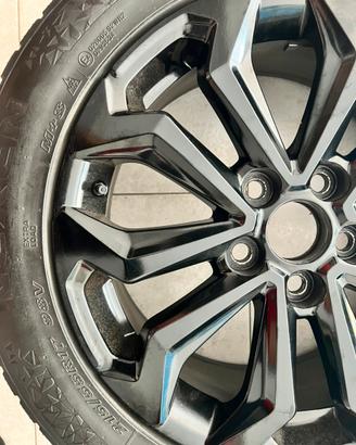 Gomme invernali e cerchi  yaris cross 2025 trend