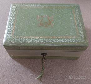 Scatola porta gioielli in legno