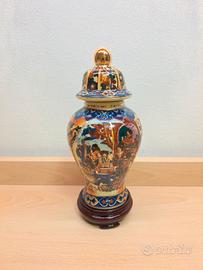 Vaso cinese Royal Satsuma con coperchio e base