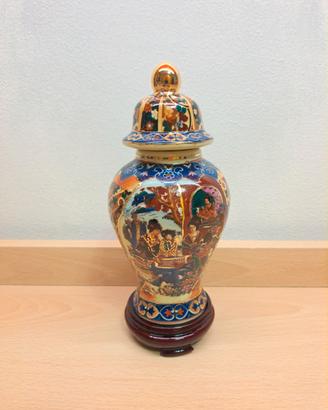 Vaso cinese Royal Satsuma con coperchio e base