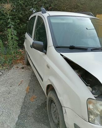 Panda Fiat 2008 incidentata per pezzi ricambio