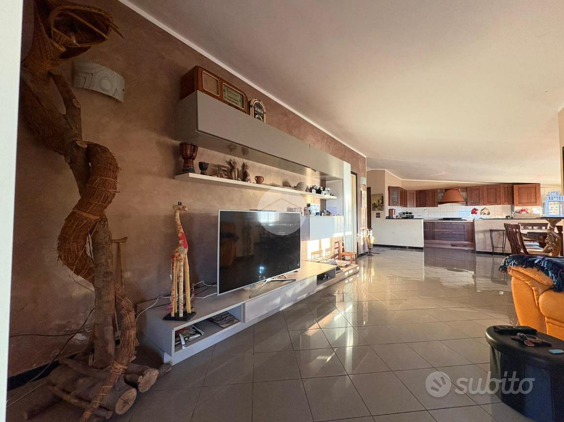 3 LOCALI A MONTALTO UFFUGO - Vista 5
