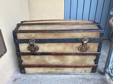 Baule vintage a bombetta restaurato
