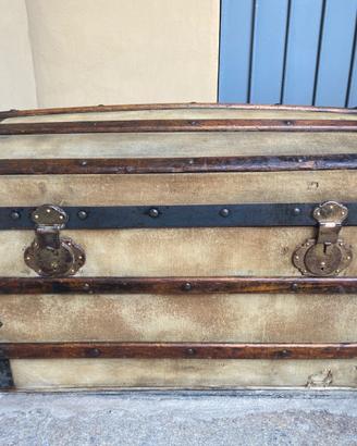 Baule vintage a bombetta restaurato