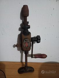 Trapano a mano antico